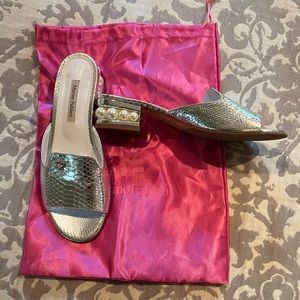 🔥Marino Fabiani silver and pearl slip on shoes / mules. Worn once!